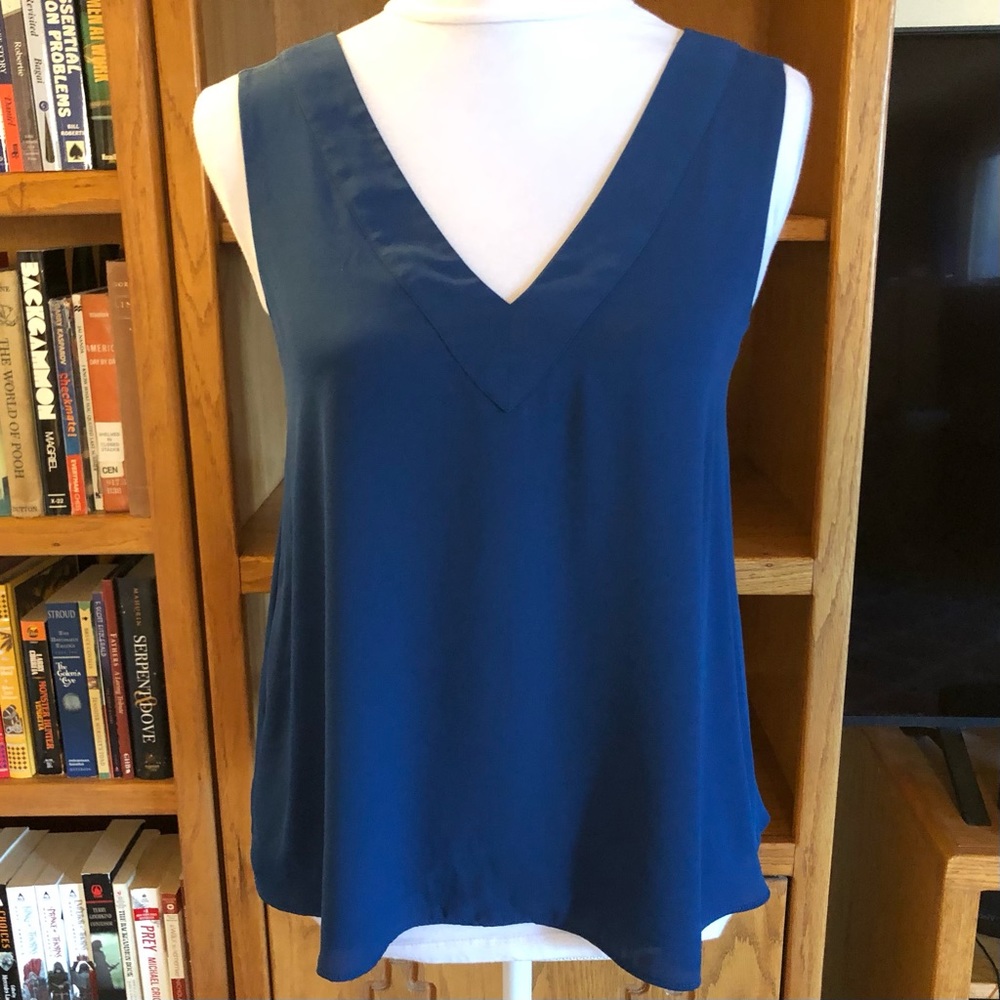 EUC Lilly Pulitzer v-neck top